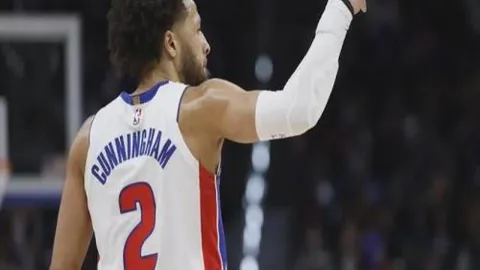 亚冬会盛况空前：花样滑冰单项竞争激烈，冰球冰壶焦点对决今启幕，央视新闻客户端同步直播