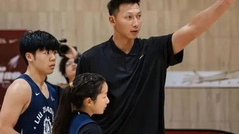 41岁老将再披战袍，自筹资金铸传奇，火箭队传奇人物辉煌历程！